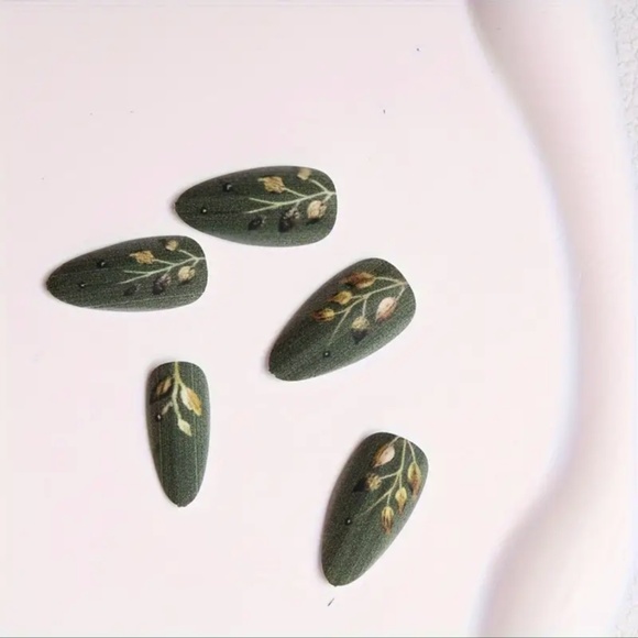 Elegant NWT Olive Green Nail Art with Gold Accents Green & Gold Leaf Press-On - Picture 5 of 6